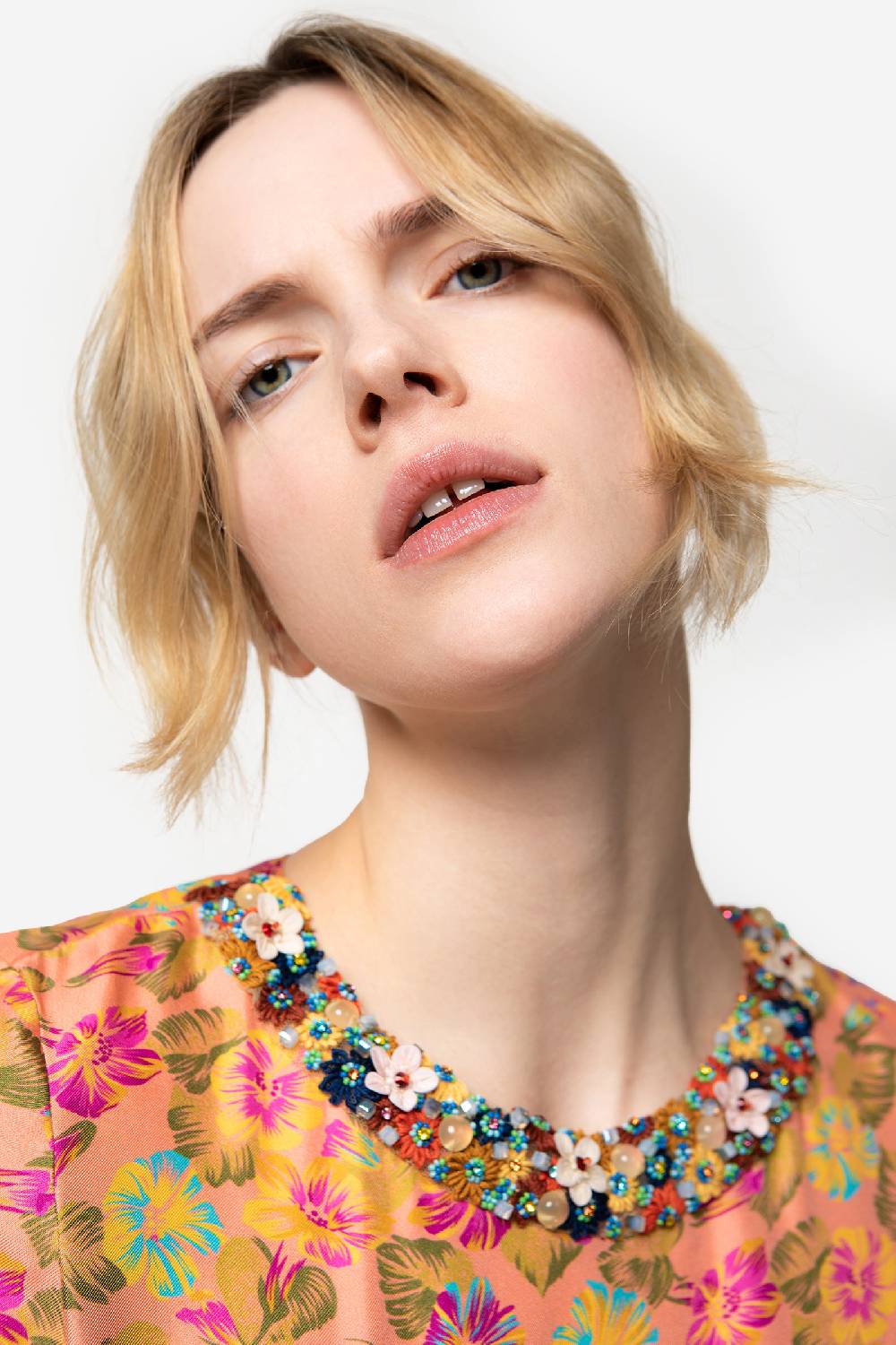 Kristina Ti COLETTE - Mini dress with jewel collar 50% di sconto per tempo limitato