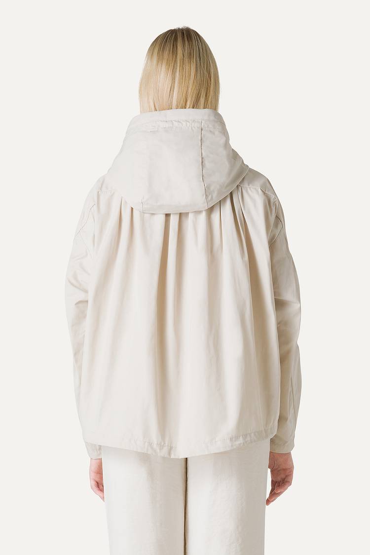 Oof Wear GIACCA CORTA IN NYLON MEMORY CON ARRICIO SULLA SCHIENA 9139 - PANNA Qualità Garantita