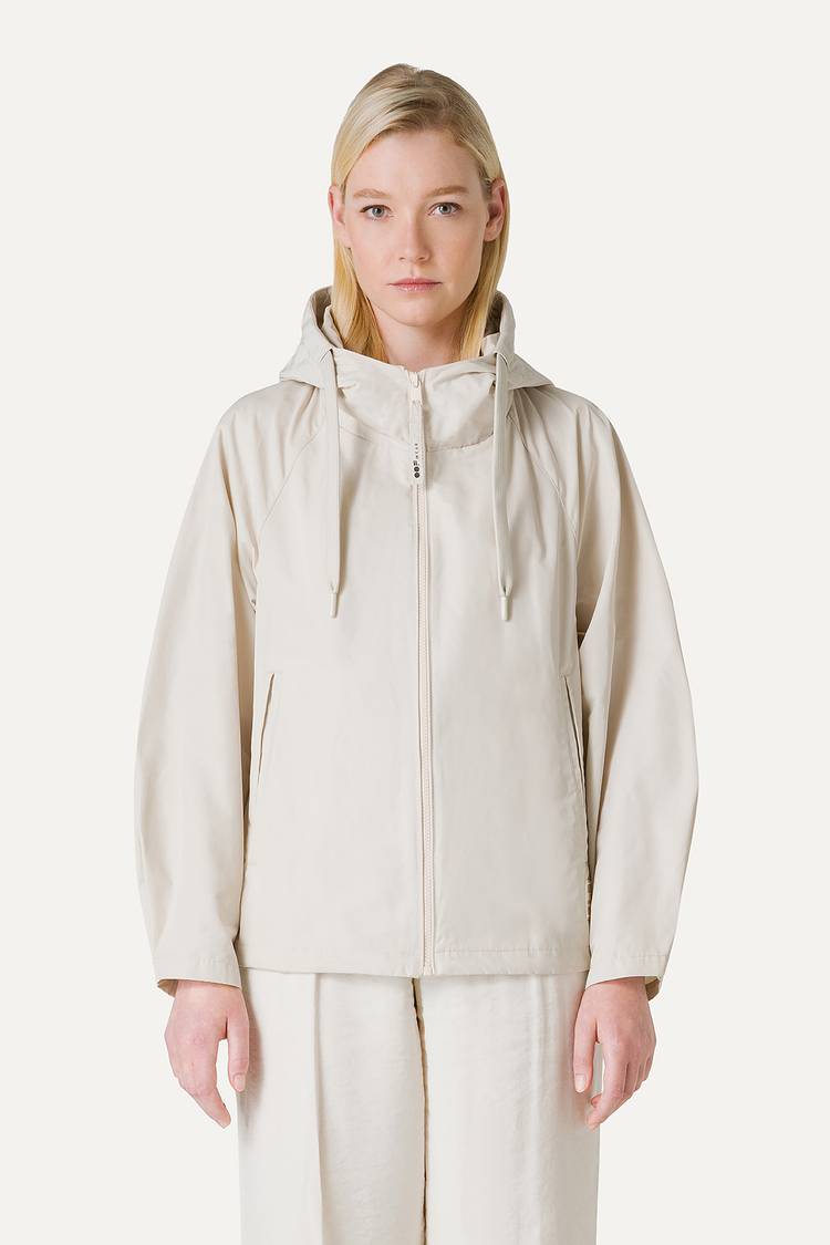 Oof Wear GIACCA CORTA IN NYLON MEMORY CON ARRICIO SULLA SCHIENA 9139 - PANNA Qualità Garantita