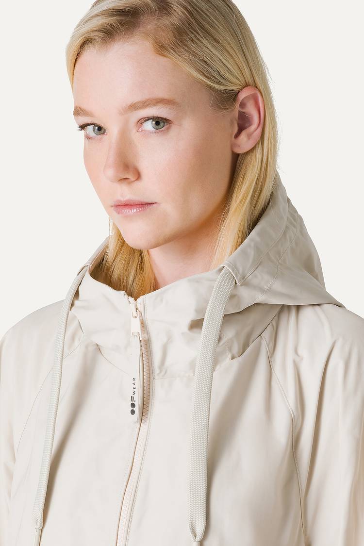Oof Wear GIACCA CORTA IN NYLON MEMORY CON ARRICIO SULLA SCHIENA 9139 - PANNA Qualità Garantita