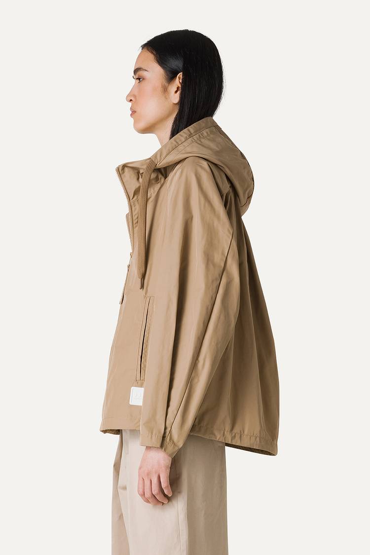 Oof Wear GIACCA CORTA IN NYLON MEMORY CON ARRICIO SULLA SCHIENA 9139 - BEIGE Negozi Online