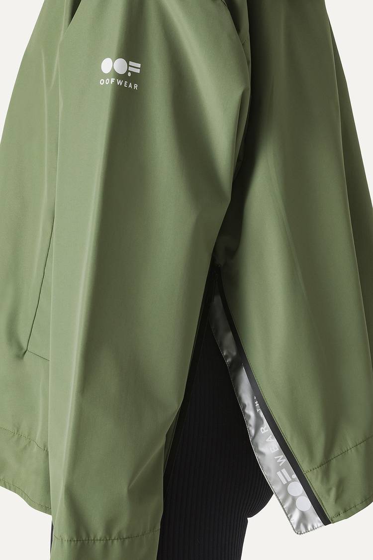 Oof Wear GIACCA CORTA IN NYLON CON INTERNO ARGENTO 9214 - VERDE OLIVA Promozione