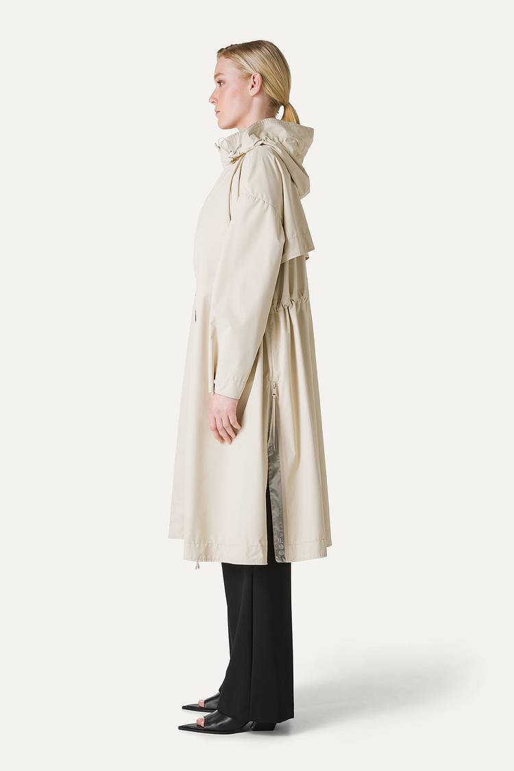 Oof Wear GIACCA LUNGA IN NYLON CON INTERNO ARGENTO 9216 - CREMA Spedizione Gratuita
