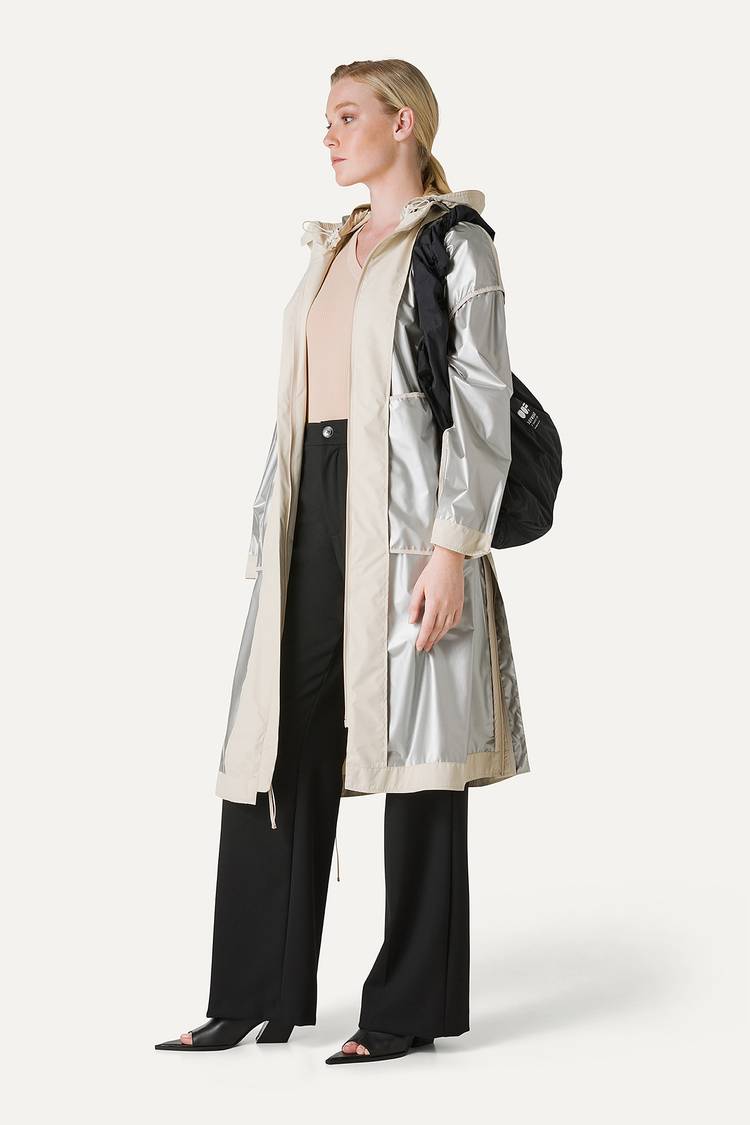 Oof Wear GIACCA LUNGA IN NYLON CON INTERNO ARGENTO 9216 - CREMA Spedizione Gratuita