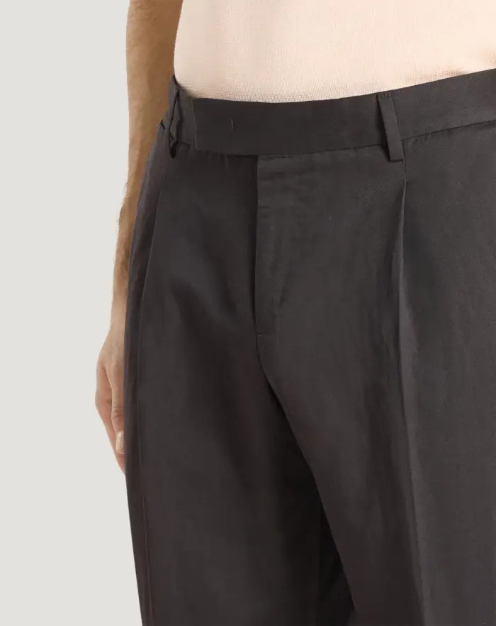 Pantaloni Torino Pantaloni Rebel in gabardina di cotone e lino 2025