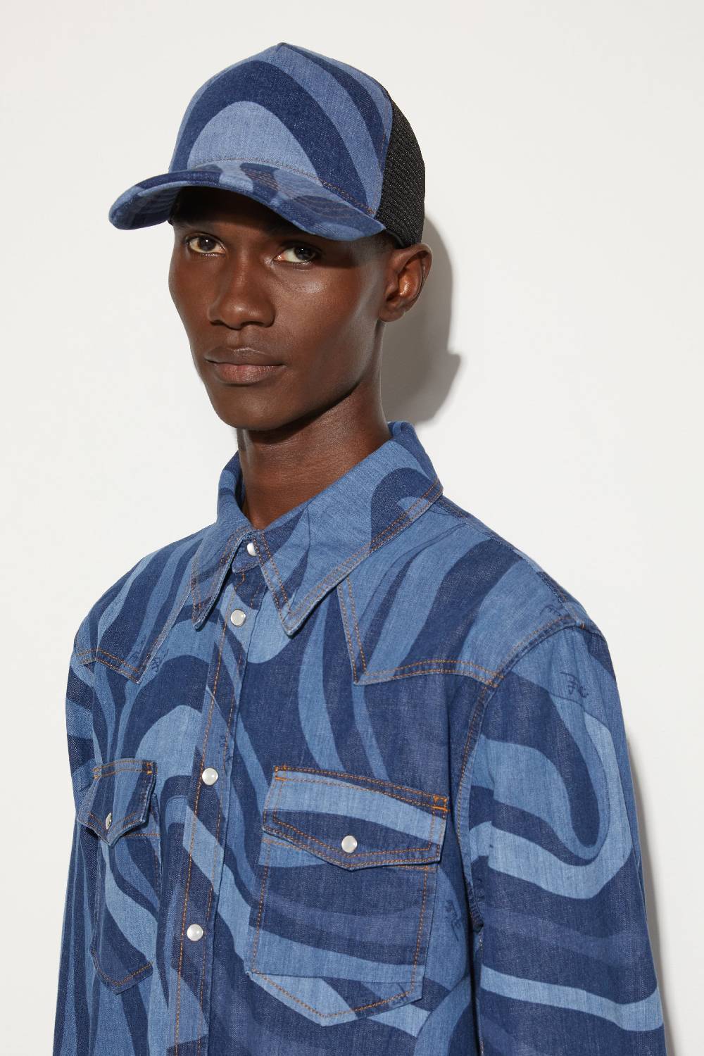 Pucci Camicia in denim con stampa Marmo Presa