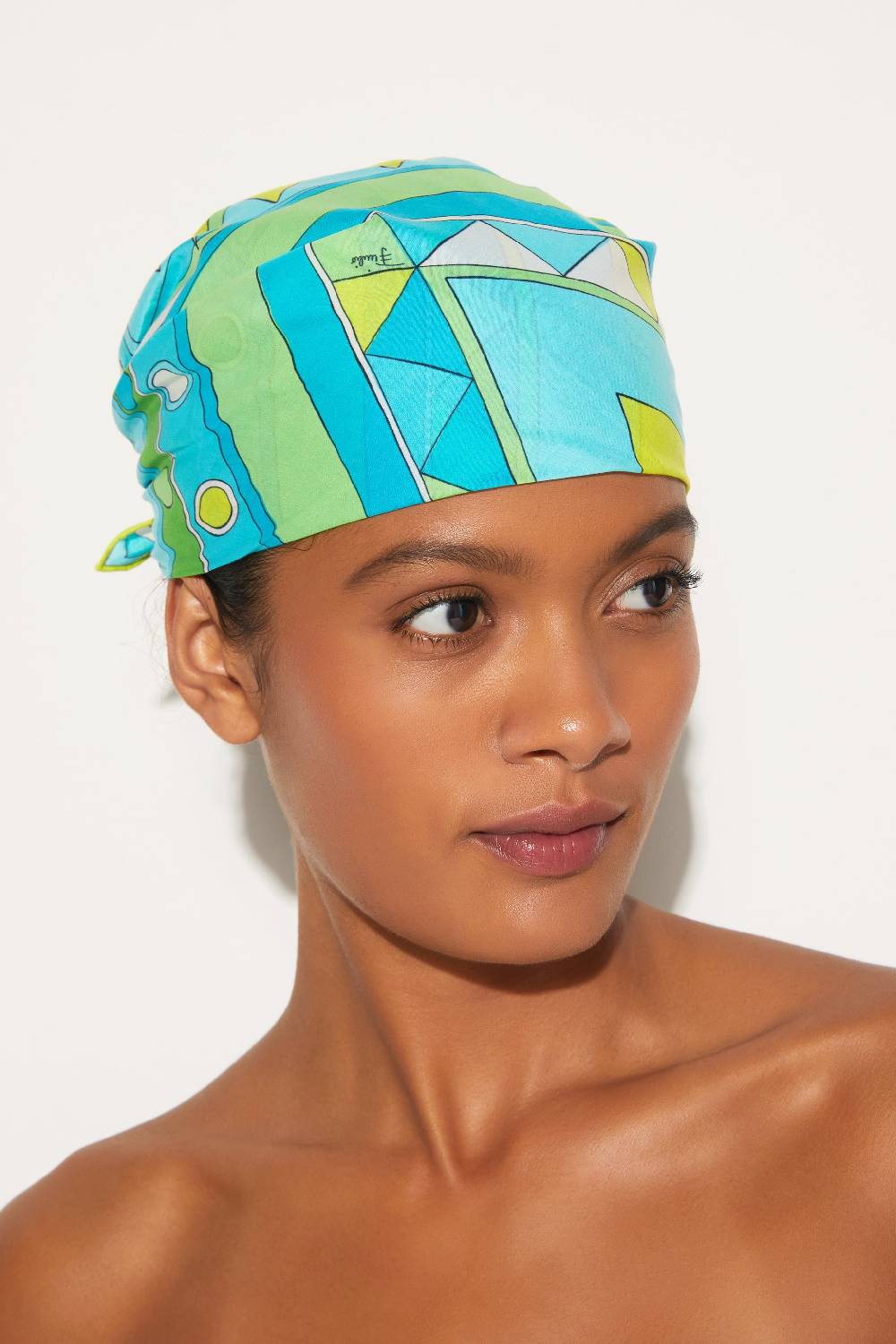Pucci Carré piccolo con stampa Vivara Fino al 65% di sconto