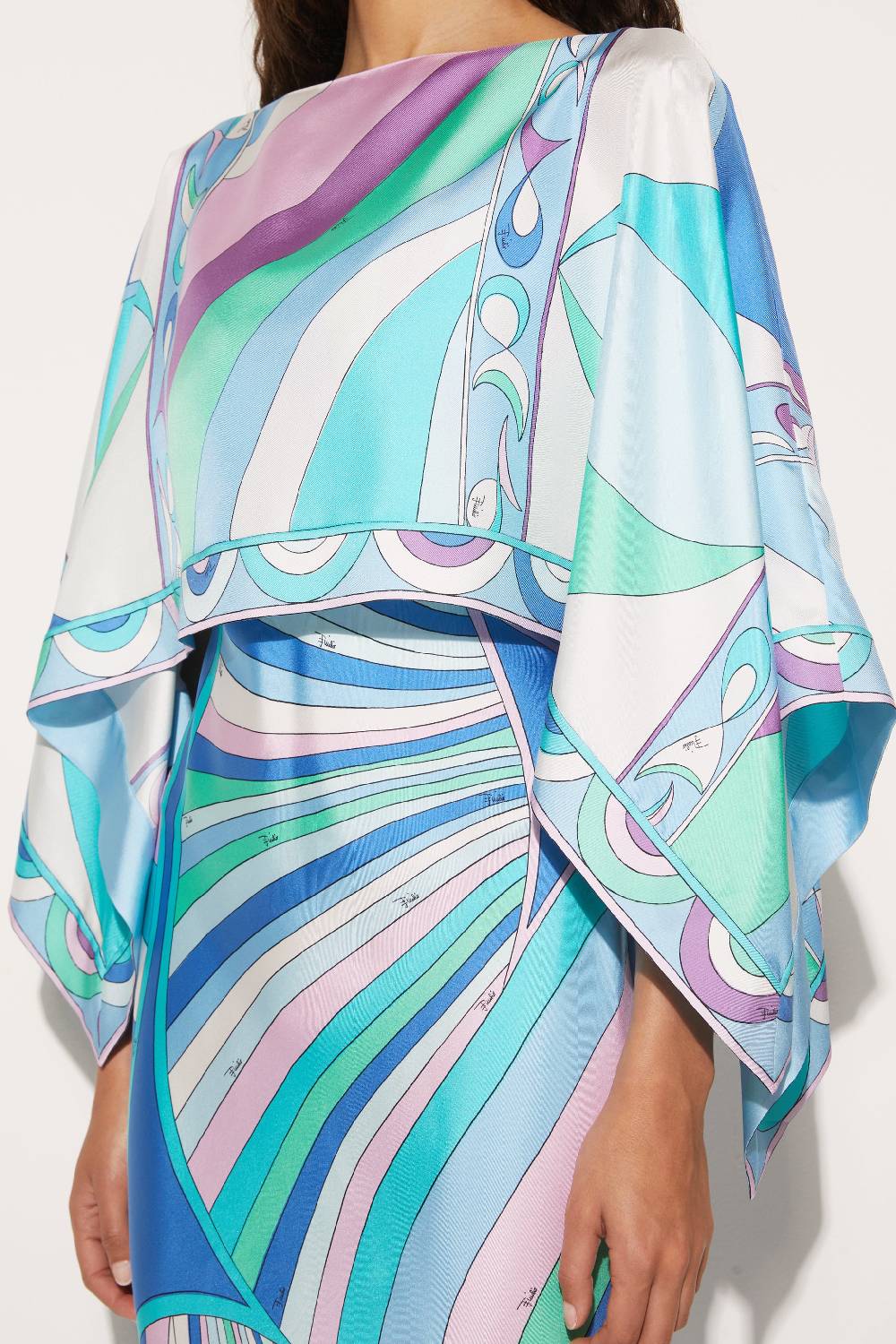 Pucci Abito in seta con stampe Iride e Pesci Fino al 65% di sconto