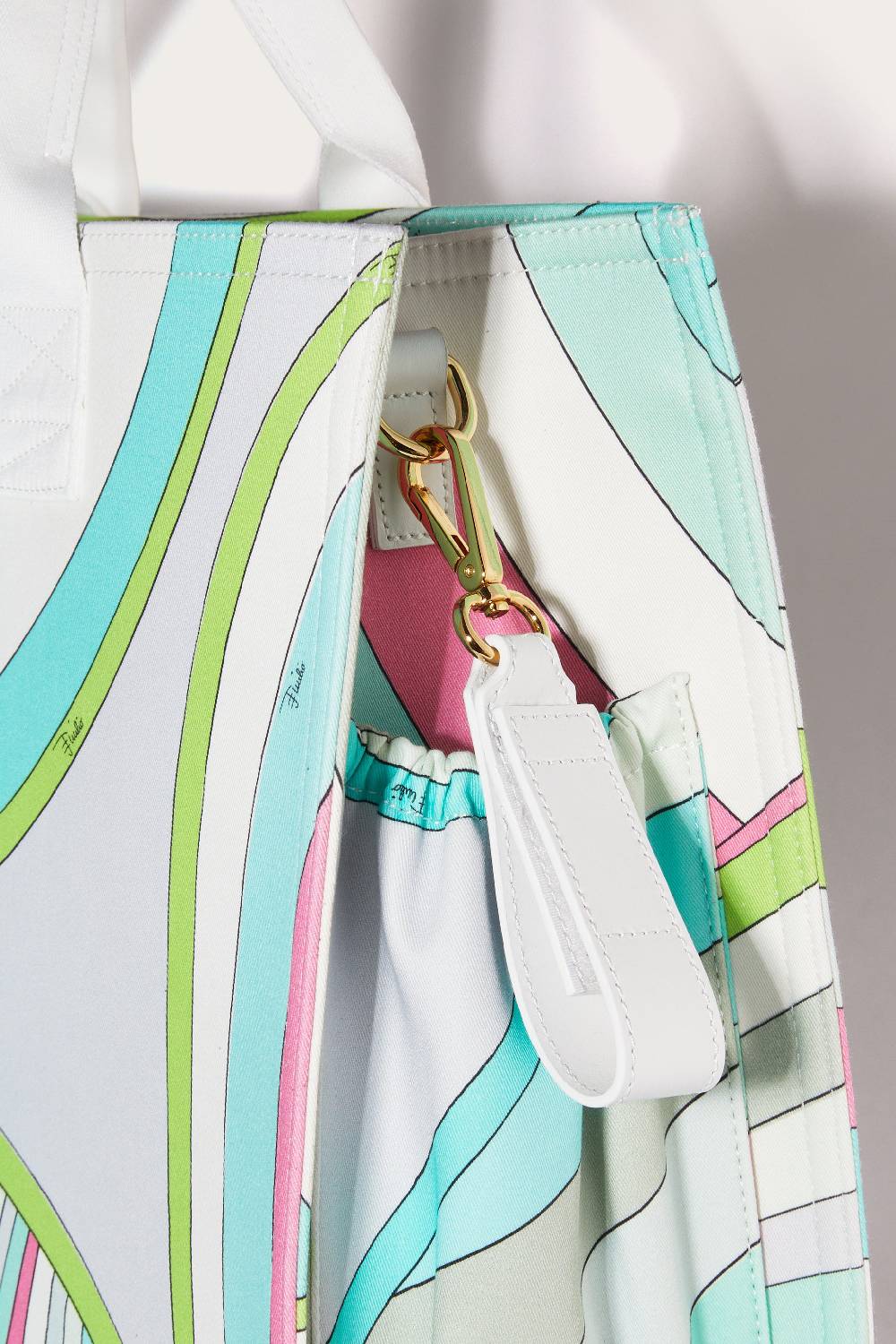 Pucci Iride-Print Changing Bag Fino al 65% di sconto