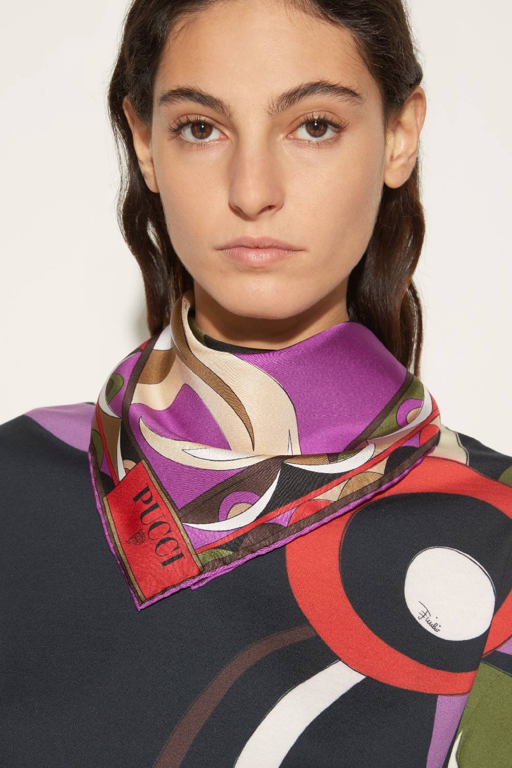 Pucci Carré piccolo in seta con stampa Cigni 50% di sconto con spedizione gratuita