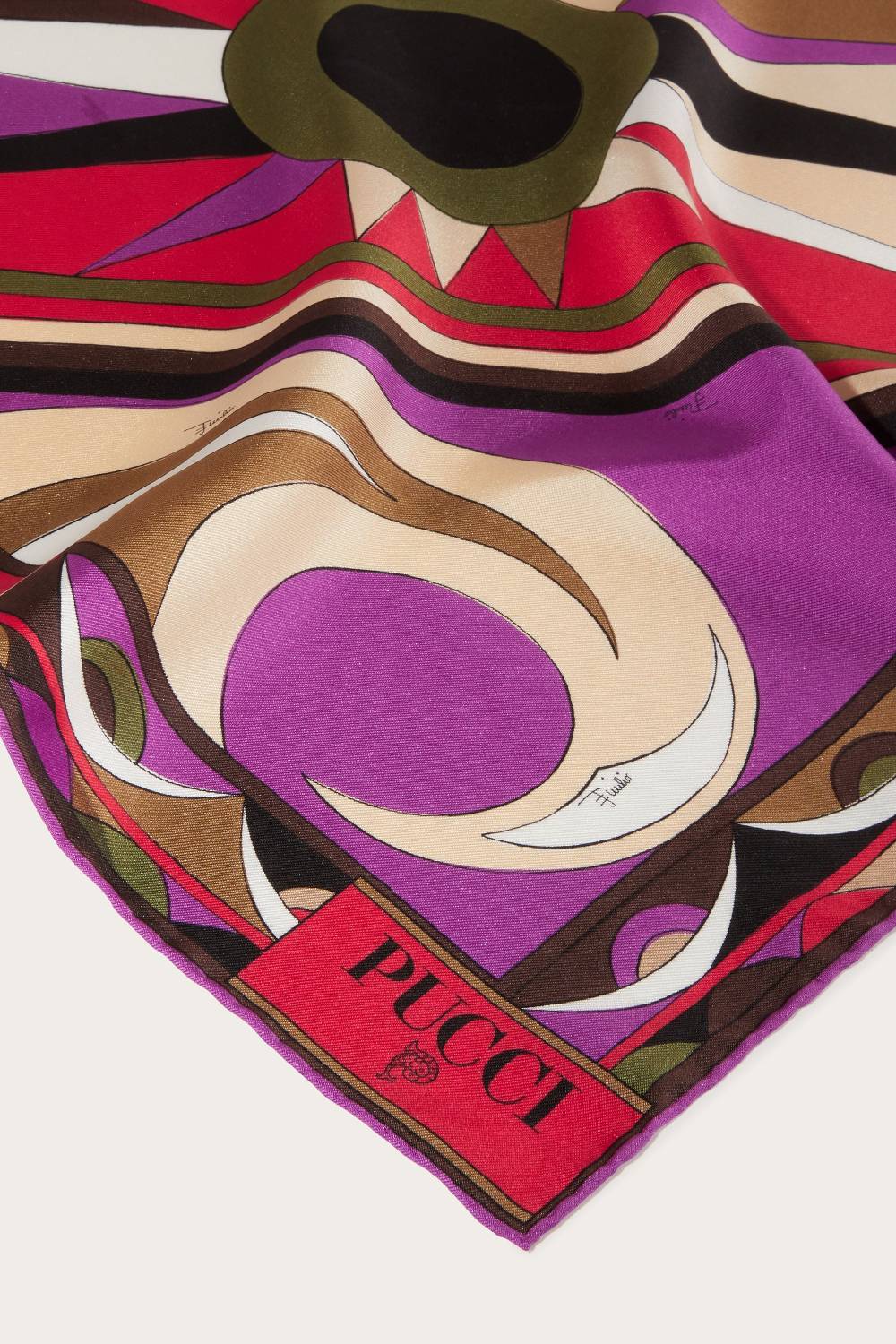 Pucci Carré piccolo in seta con stampa Cigni 50% di sconto con spedizione gratuita