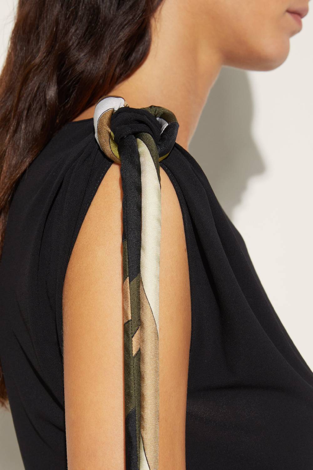 Pucci Top con finiture Vivara Discount Store per i nuovi prodotti