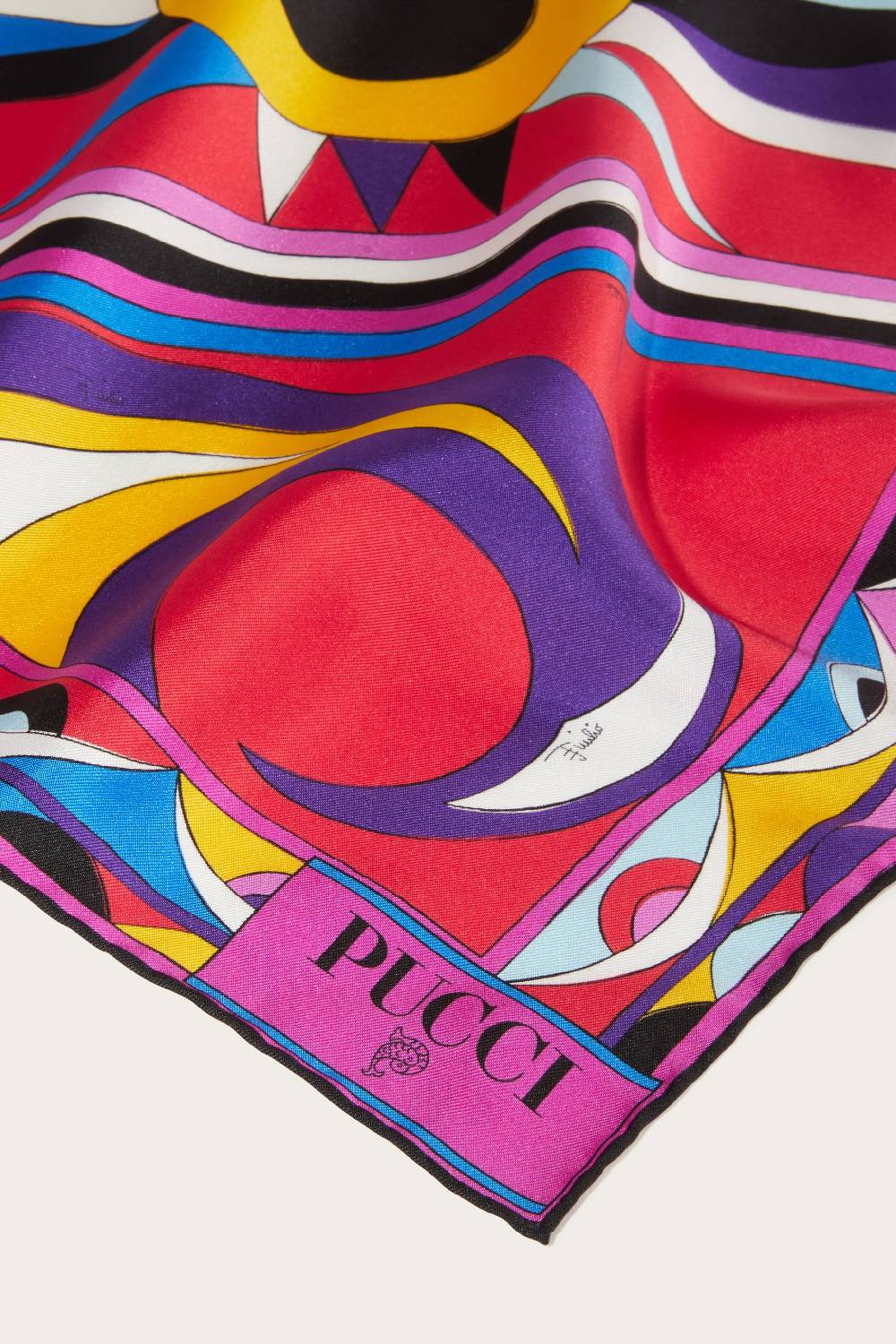 Pucci Carré piccolo in seta con stampa Cigni Super sconto