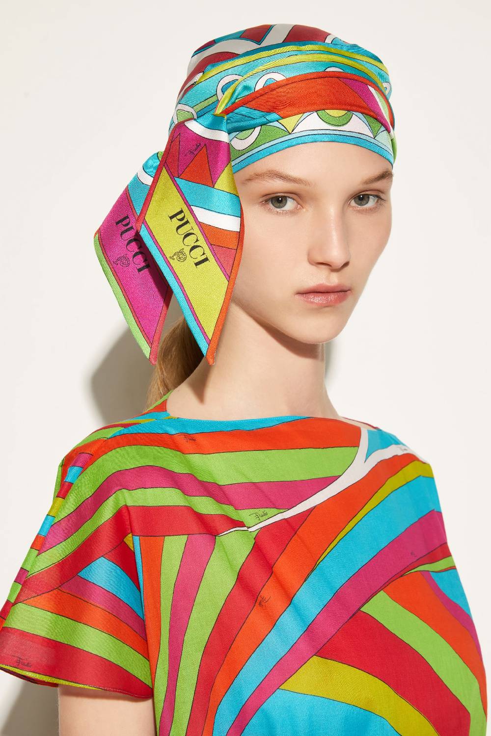 Pucci Foulard in seta con stampa Vivara 50% di sconto per tempo limitato