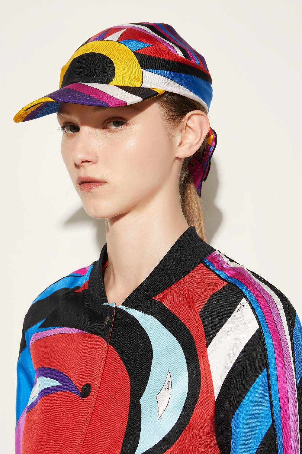 Pucci Cappello in seta con stampe Cigni e Iride In Vendita