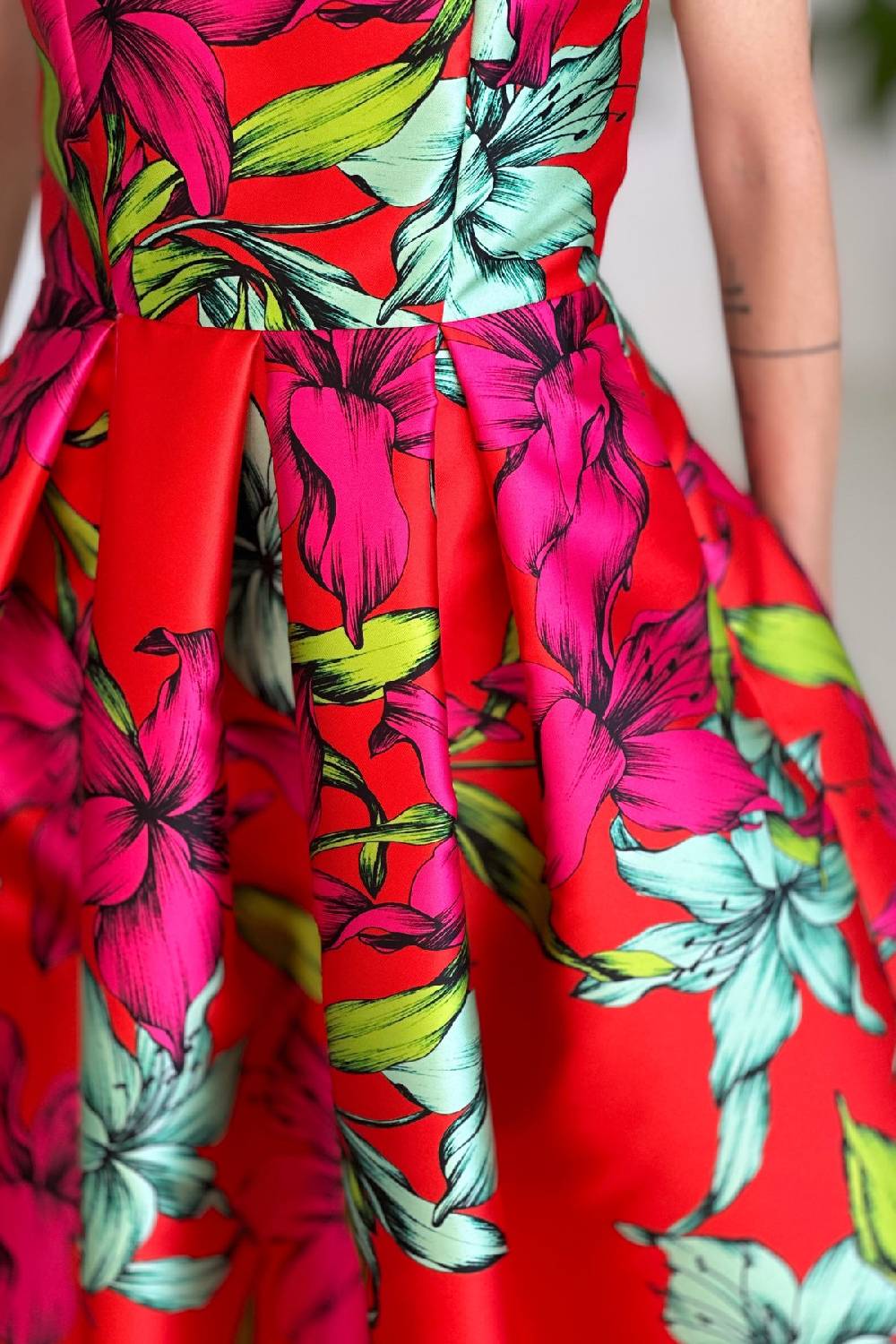 Lunatica Milano Abito Big Flower Red V Neck Back 2025