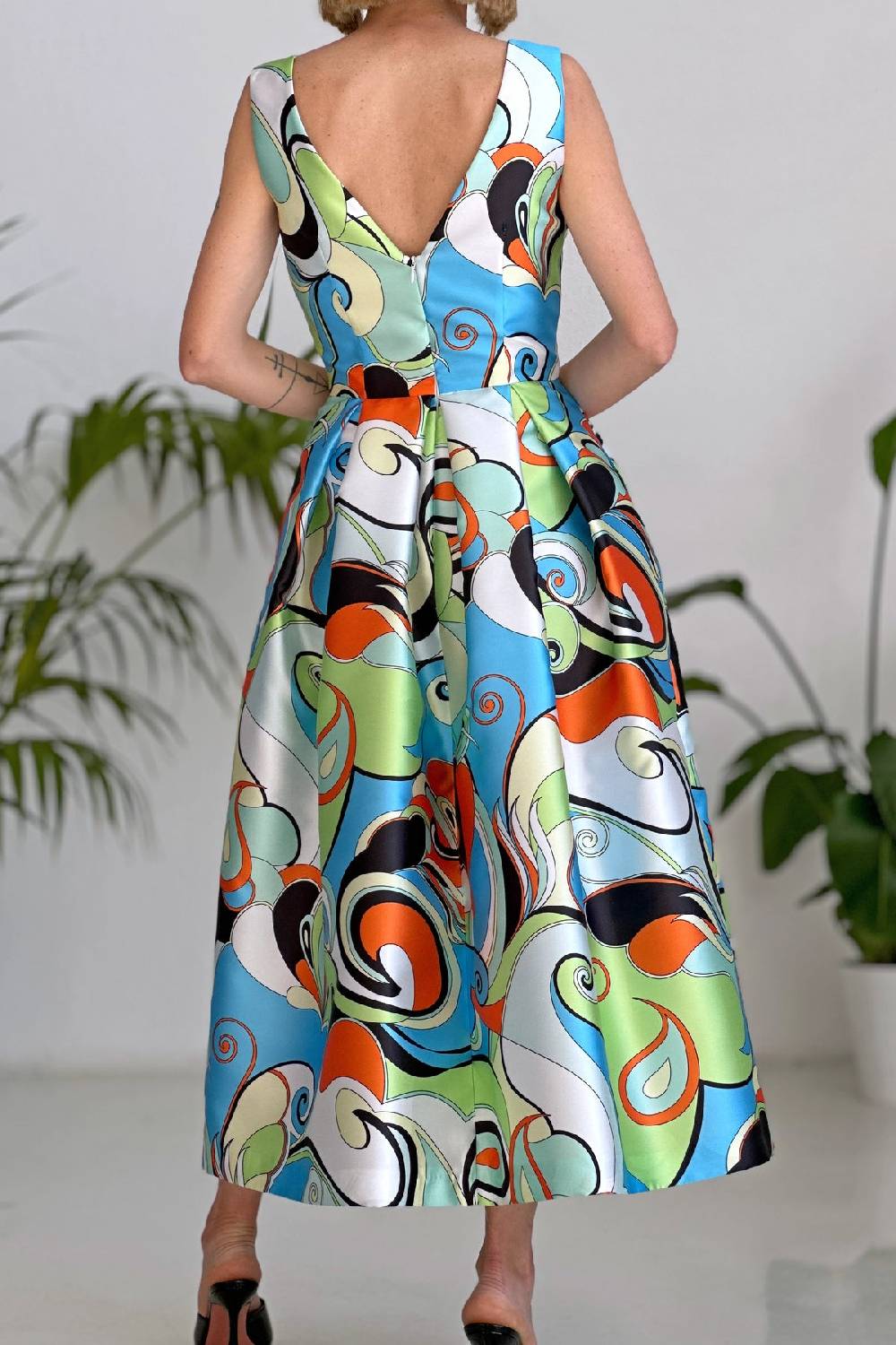 Lunatica Milano Abito Groovy Orange Green V Neck Back 2025