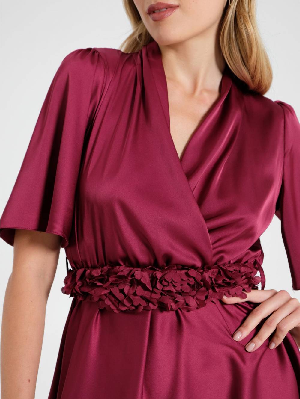Rinascimento Abito Bordeaux con cinta Petali Latest stili