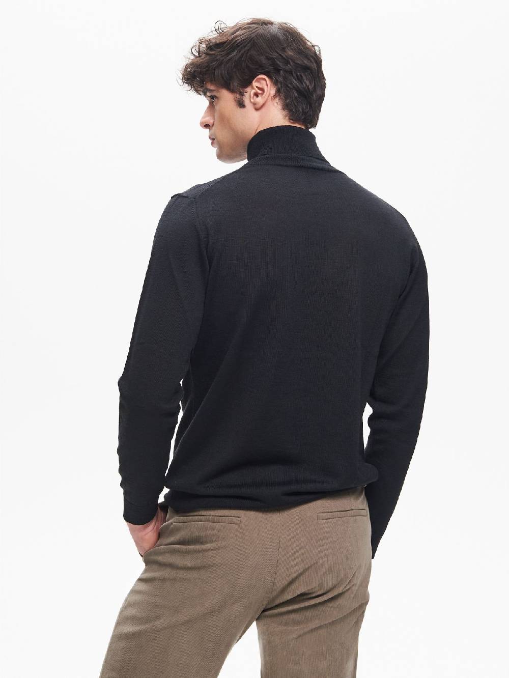 Rinascimento Maglia Dolcevita Uomo Basic Nero QB24 Fino al 50% di sconto