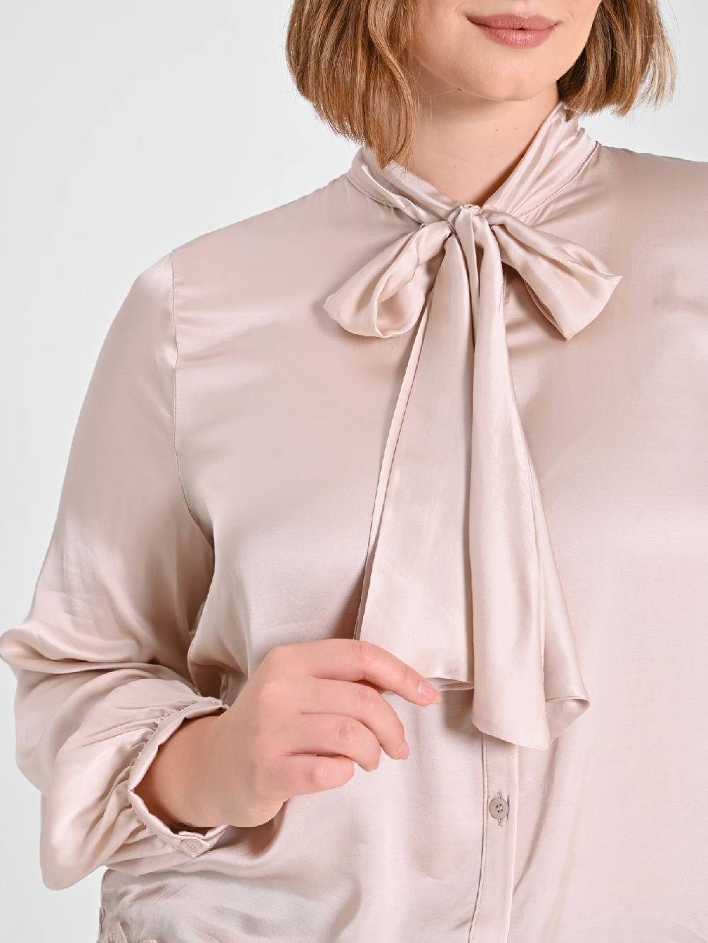 Rinascimento Camicia Curvy Bianca con Fiocco Duty-free