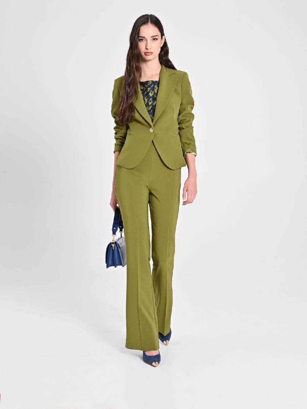 Rinascimento Pantaloni Flared in Tessuto Tecnico Verde Muschio Comprane uno, ottenene uno gratis