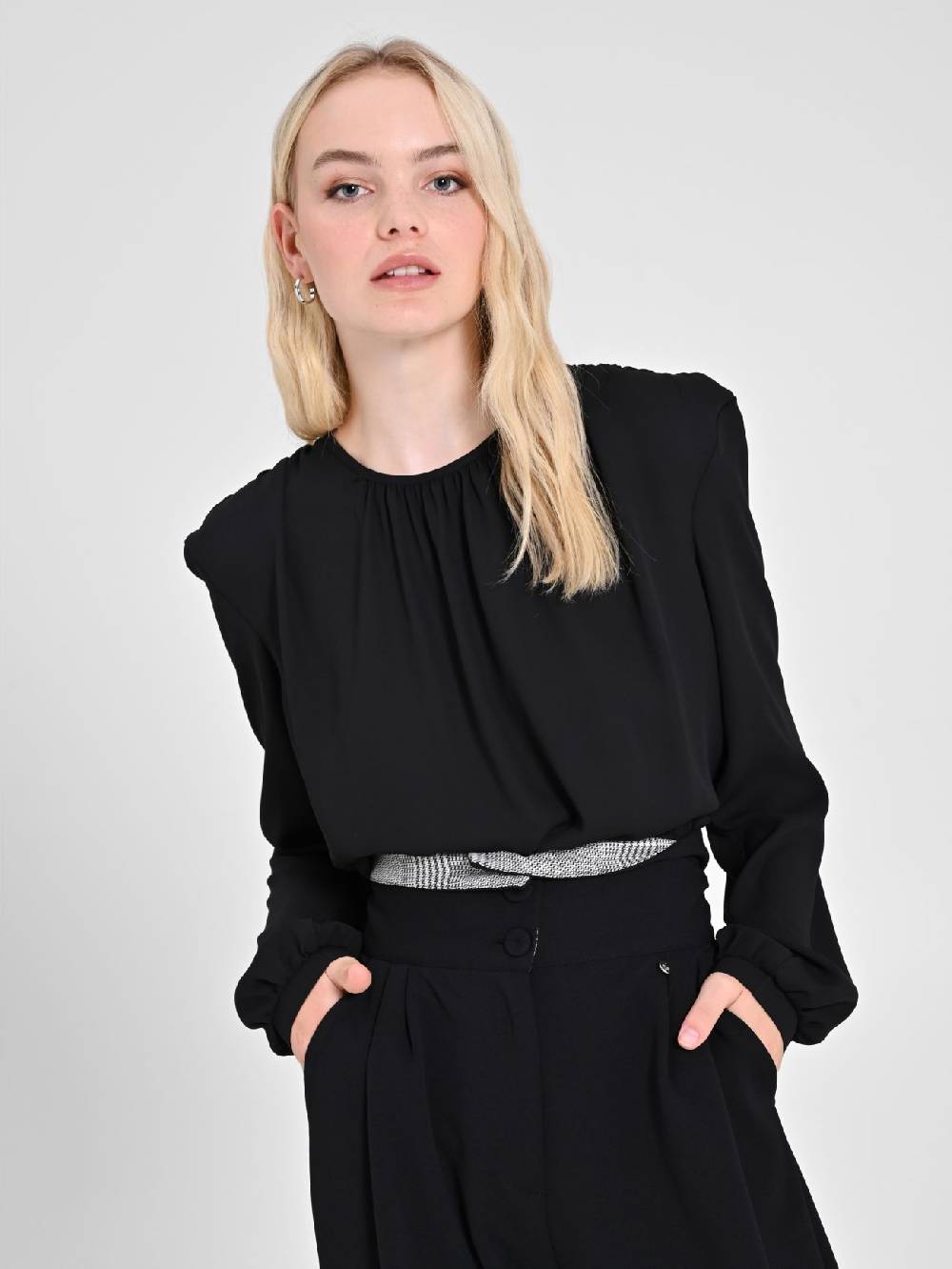 Rinascimento Blusa in Georgette Nera Enormi risparmi