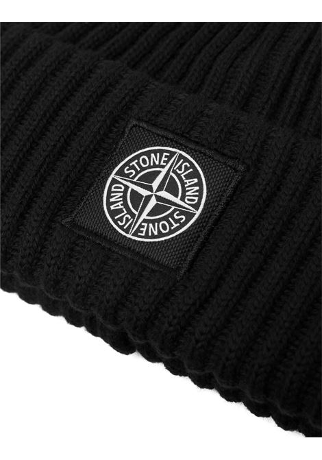 STONE ISLAND Berretto In Lana a Coste Nero Con Logo - STONE ISLAND Super sconto