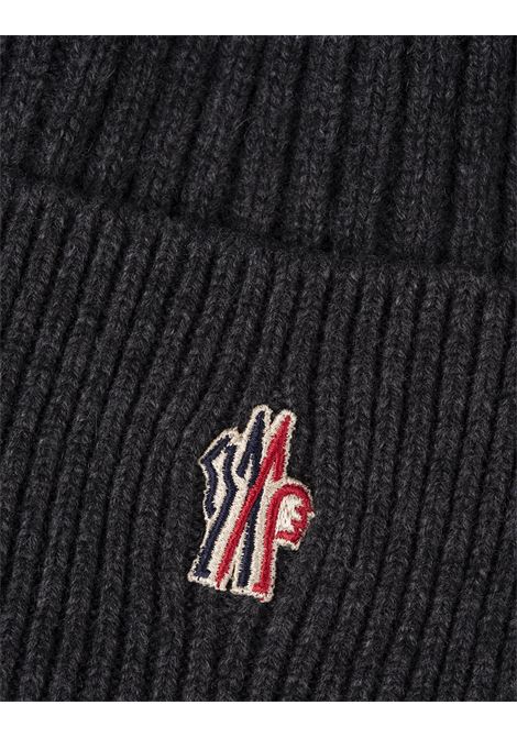 MONCLER GRENOBLE Berretto In Cashmere Grigio Antracite Con Logo - MONCLER GRENOBLE Presa