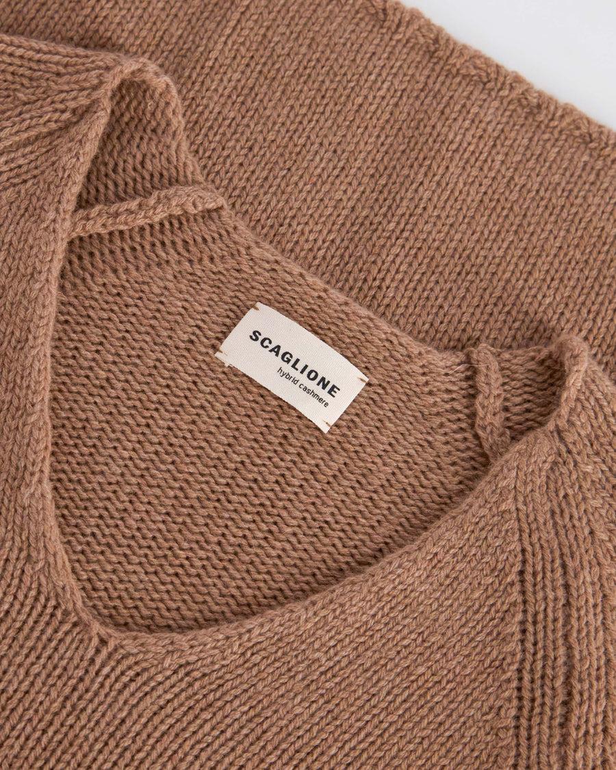 Scaglione V NECK SUPER SOFT CARAMEL Presa