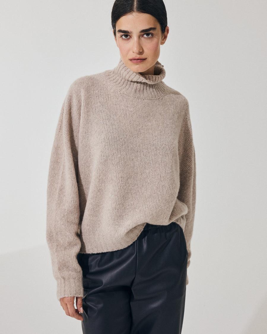 Scaglione TURTLE NECK OVER PUFFED CASHMERE BEIGE Offerta