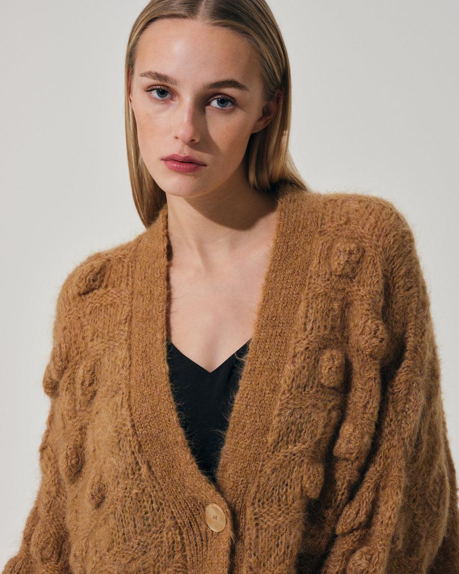 Scaglione COAT MAXY CARDIGAN OVER HAZELNUT STITCH CARAMEL 2025