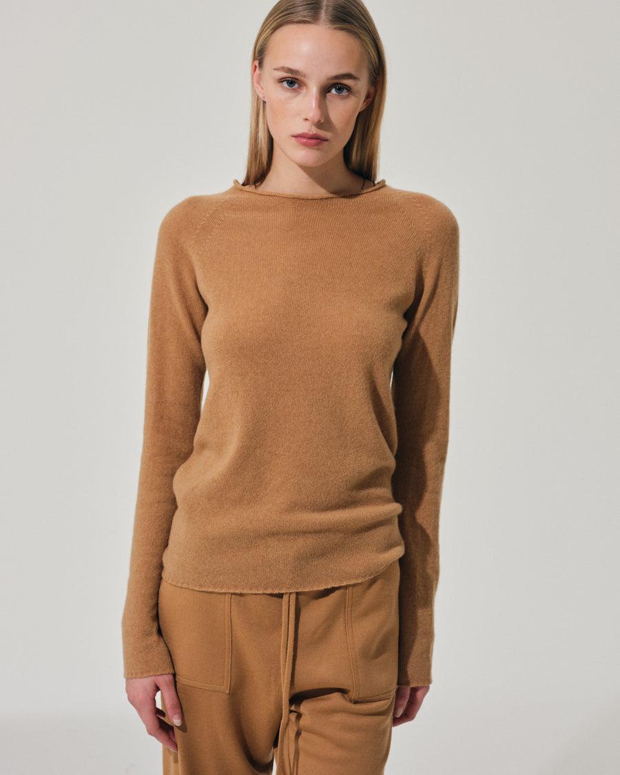 Scaglione ROUND NECK SLIM RAGLAN SEAMLESS CARAMEL Latest fashion