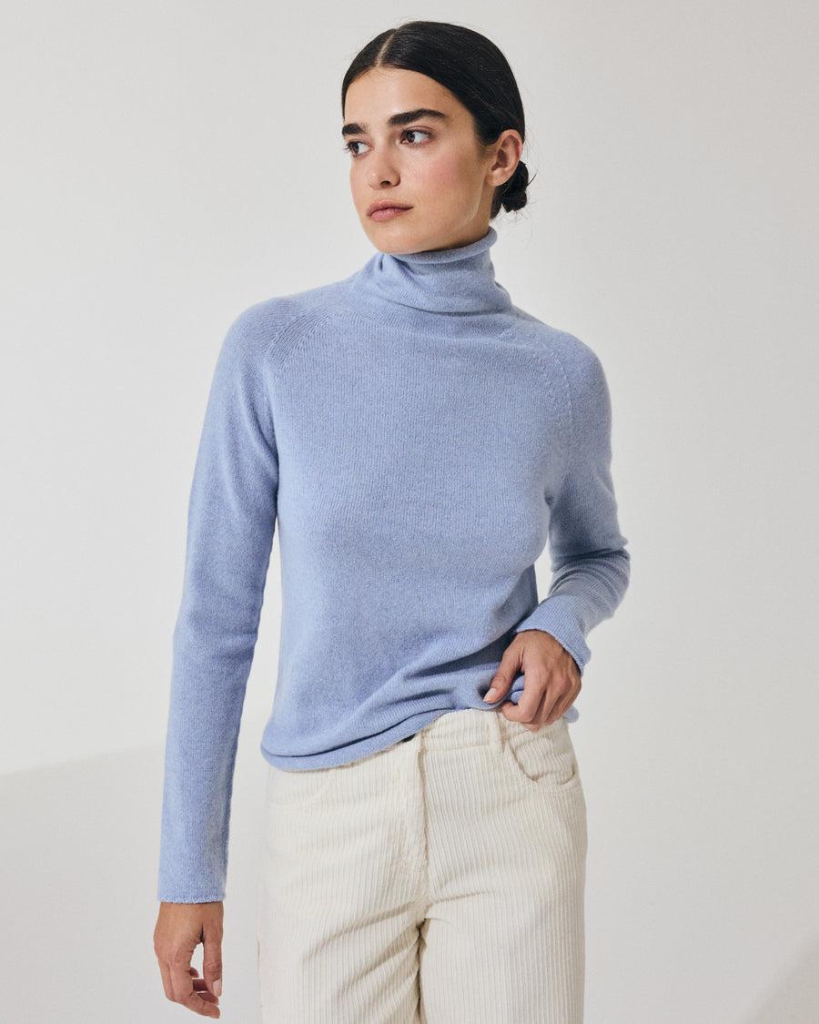 Scaglione TURTLE NECK RAGLAN SEAMLESS HYBRID CASHMERE CELESTE Liquidazione