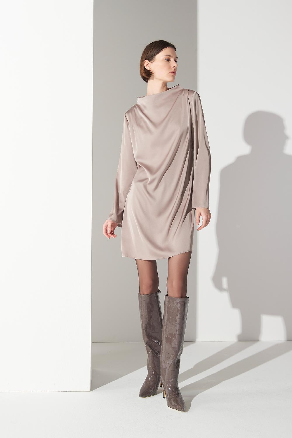 Soallure ABITO CORTO CON COLLO A CRATERE IN RASO Shopping online