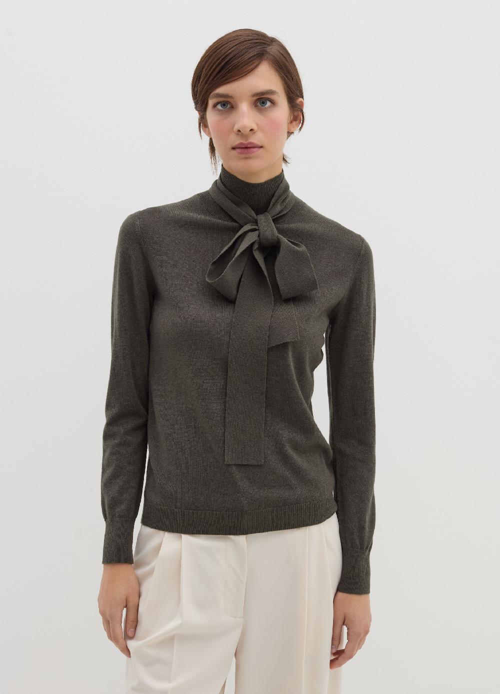 Stefanel Maglia a collo alto con foulard Discount Store per i nuovi prodotti