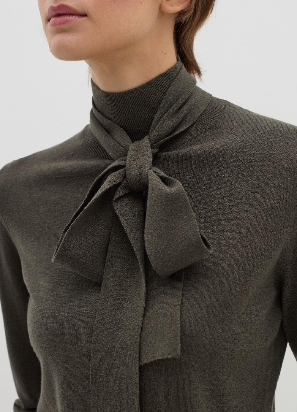 Stefanel Maglia a collo alto con foulard Discount Store per i nuovi prodotti