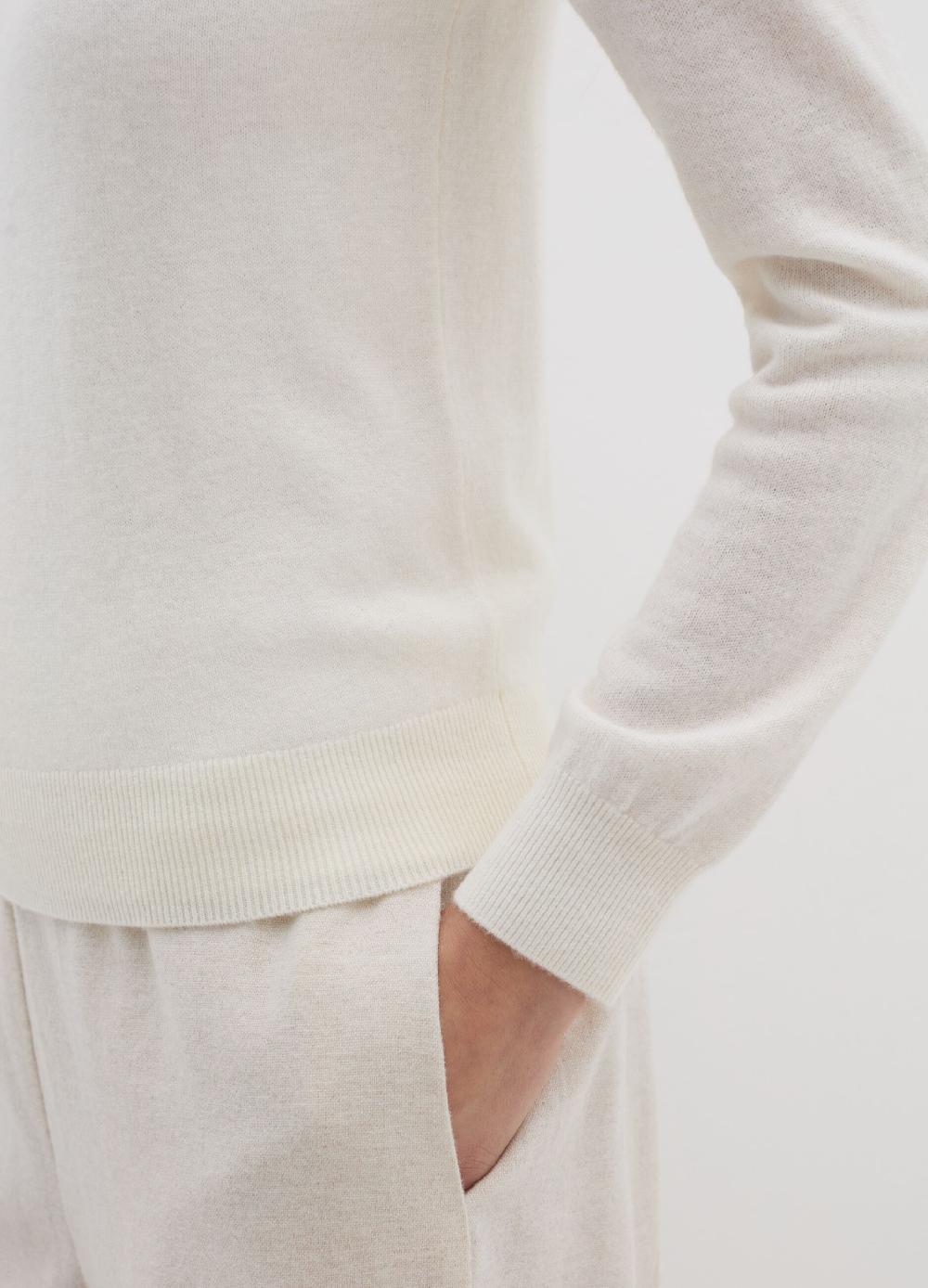 Stefanel Maglia in lana cardata con maniche lunghe In vendita