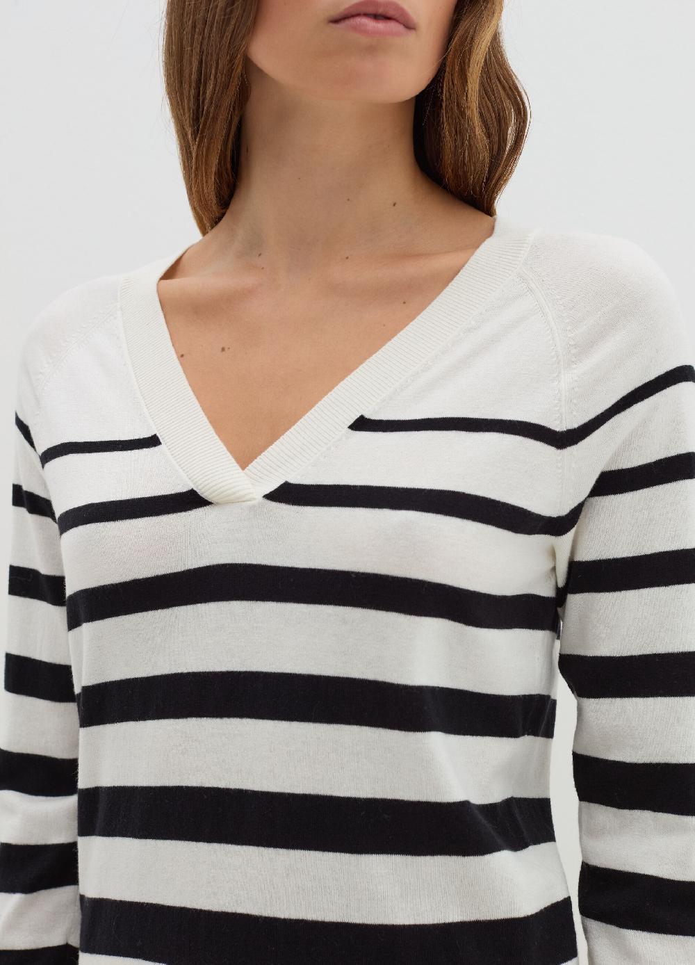 Stefanel Pullover a righe con scollo a V Offerta migliore