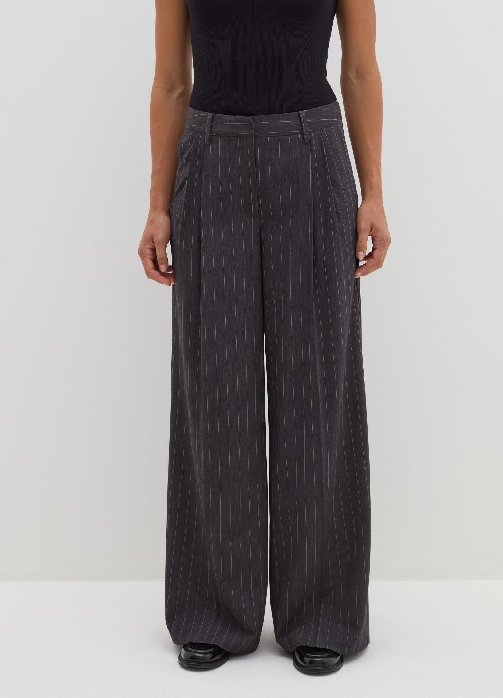 Stefanel Pantalone slouchy fit con pinces Comprane uno, ottenene uno gratis