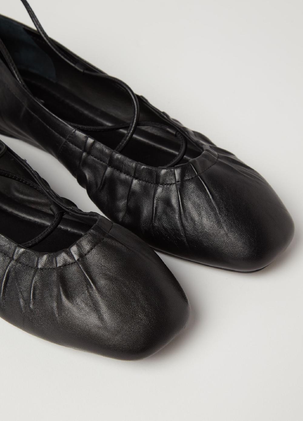 Stefanel Ballerina in pelle con laccetto Esporta salva