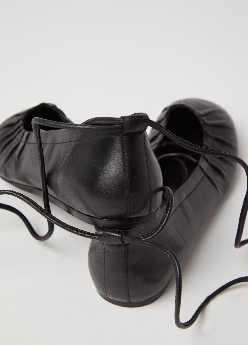 Stefanel Ballerina in pelle con laccetto Esporta salva