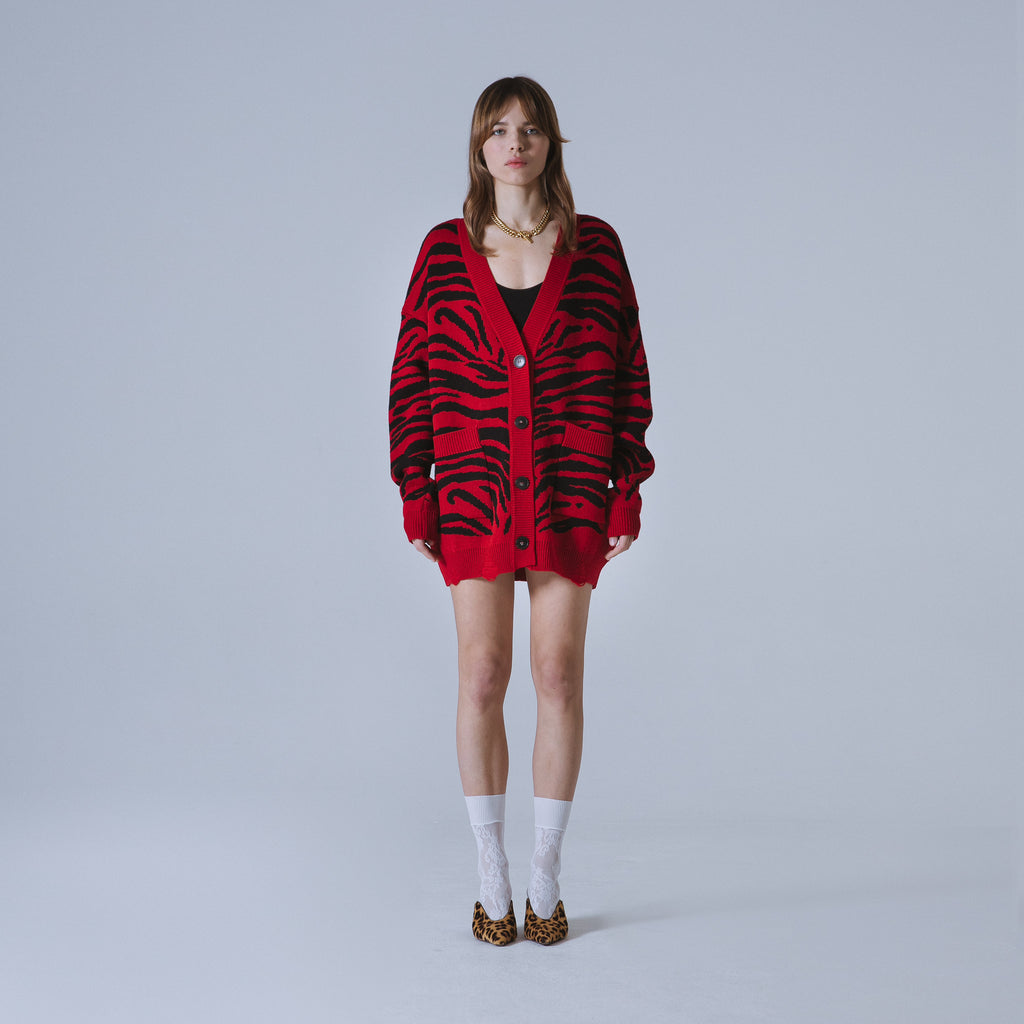 Sveta Milano Cardigan lungo jacquard Georgia in rosso e nero Sottocosto
