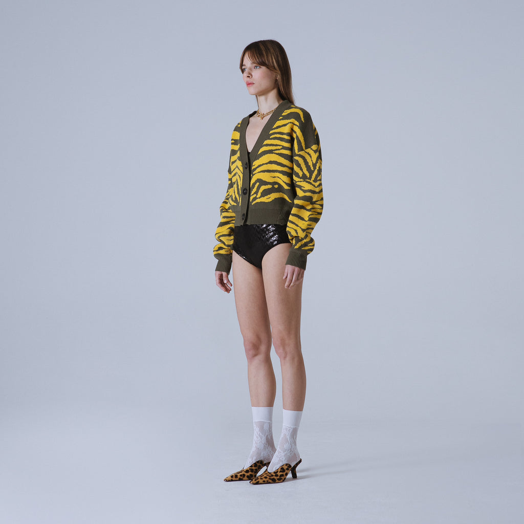 Sveta Milano Cardigan corto jacquard Dakota in verde militare e giallo Offerta per la Festa della Mamma