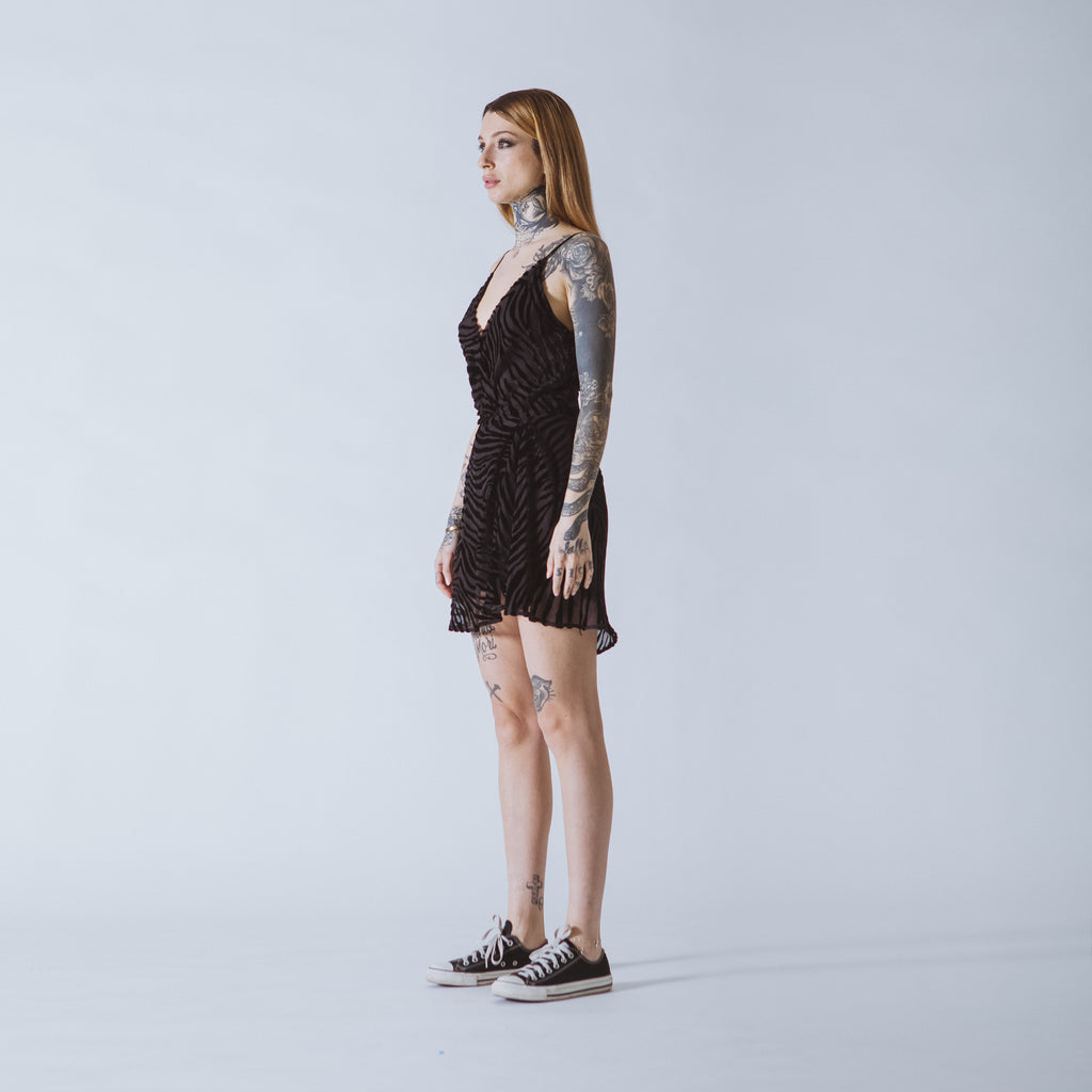 Sveta Milano Abito corto Nancy in velluto nero con motivo tiger Fino al 50% di sconto