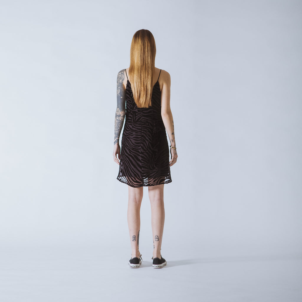 Sveta Milano Abito corto Nancy in velluto nero con motivo tiger Fino al 50% di sconto