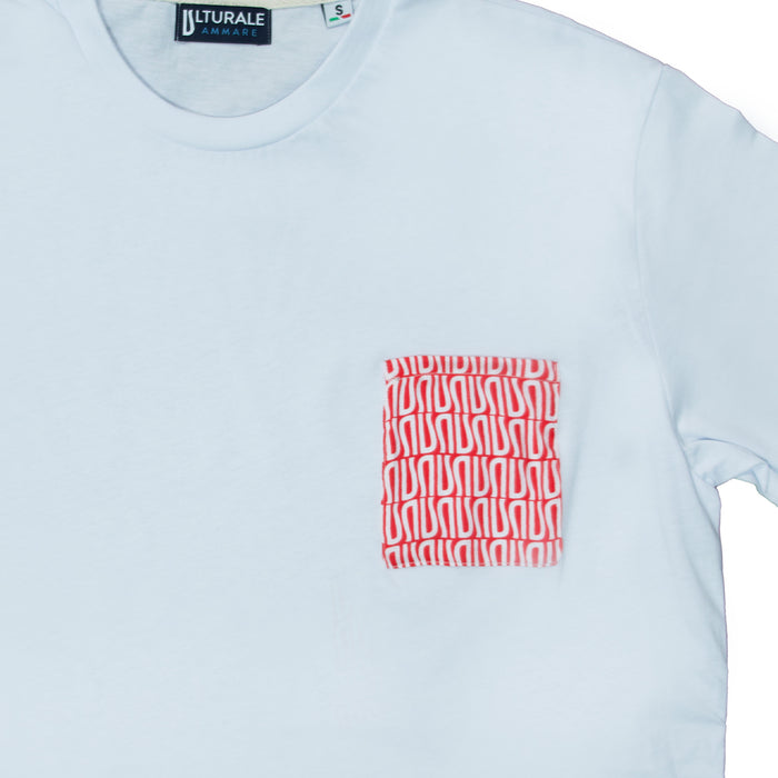 Ulturale T-Shirt bianca con taschino rosso e logomania bianca in 100% cotone - Ulturale Presa