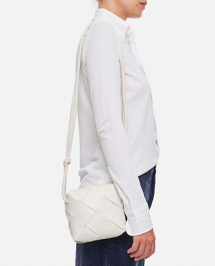 Bottega Veneta MINI CASSETTE CAMERA BAG IN PELLE Fornitura limitata