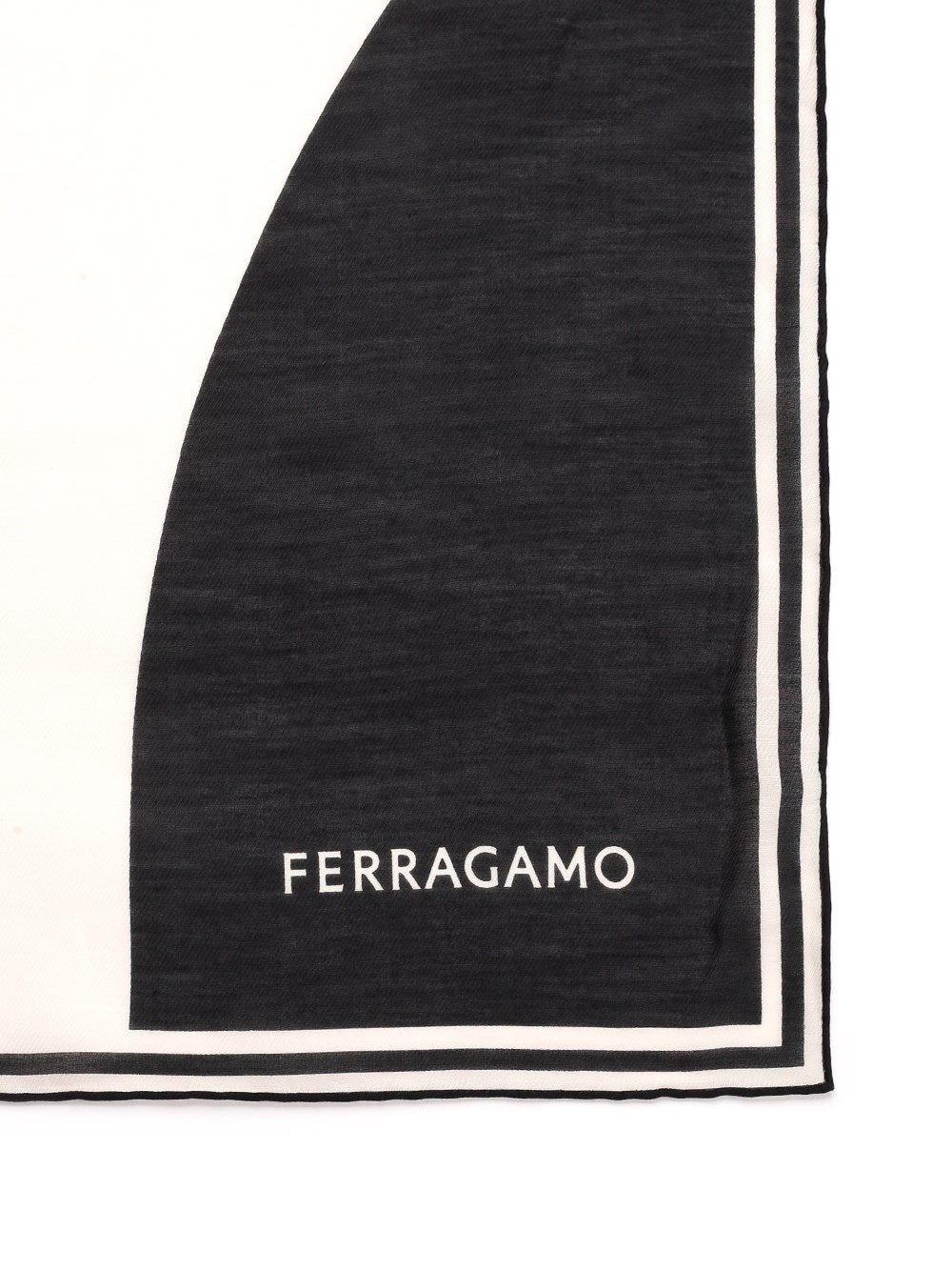 Al Duca D'Aosta Ferragamo Scialle con stampa Spedizione Gratuita