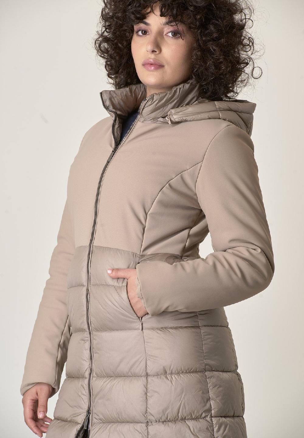 Angelico Piumino beige bi-tessuto trapuntato lunghezza media Fino al 50% di sconto