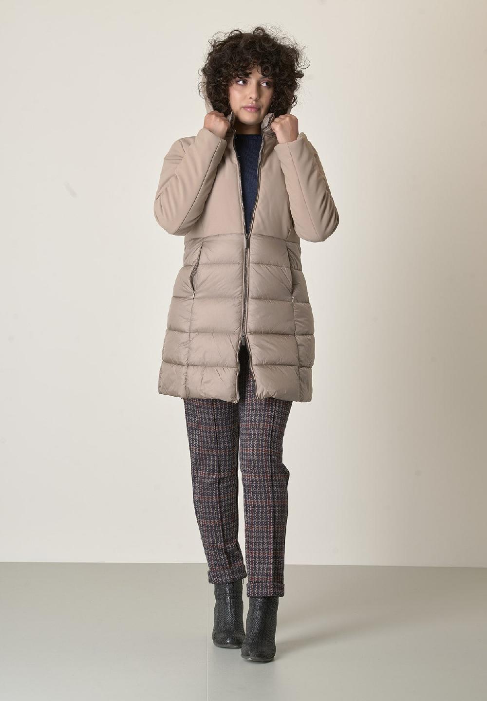 Angelico Piumino beige bi-tessuto trapuntato lunghezza media Fino al 50% di sconto